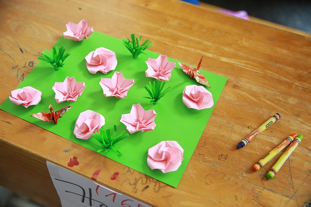 Sinh viên Khoa Nhật Bản thử sức với nghệ thuật gấp giấy Origami 44