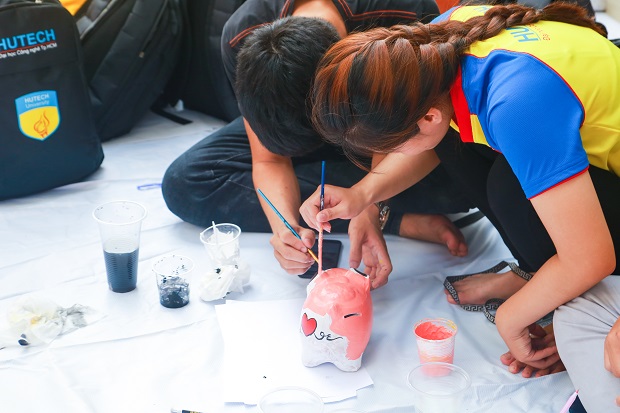 Students of the Faculty of Accounting, Finance, and Banking support the Green Summer 2019 through the “Raising piggy banks” campaign 76