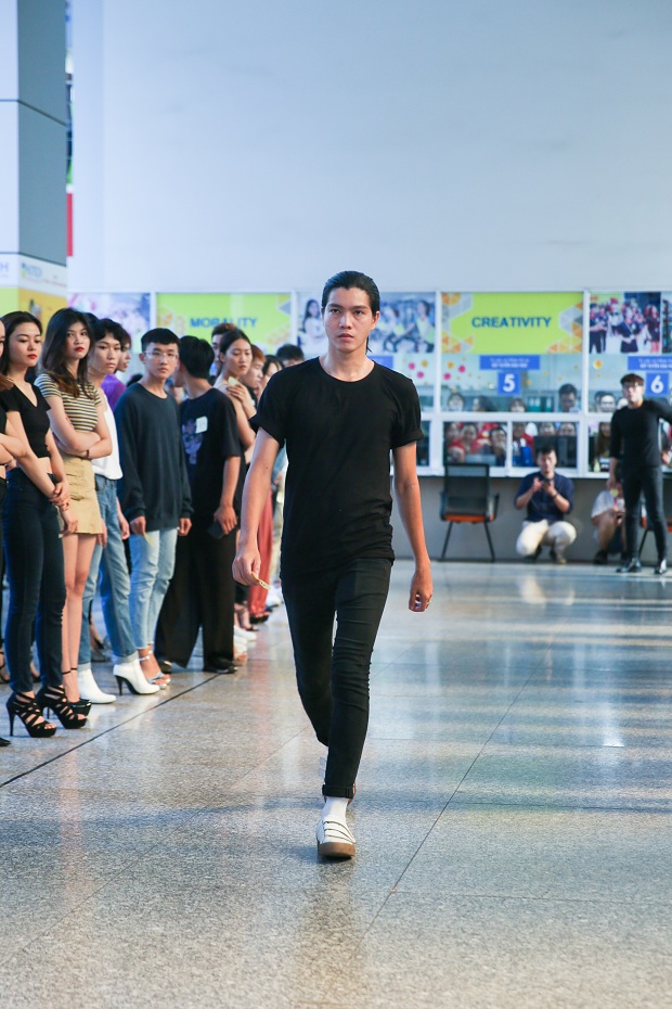 Sinh viên ngành Thiết kế thời trang tìm kiếm người mẫu chuyên nghiệp cho đồ án kết thúc môn học 68