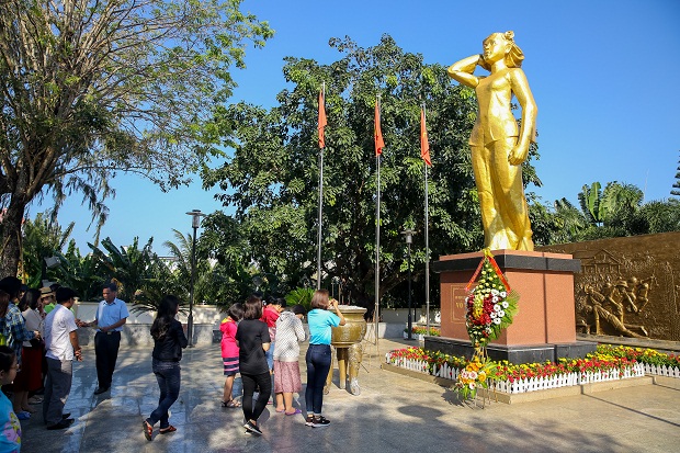 CB - GV - NV nữ HUTECH giao lưu kỷ niệm ngày 8/3 tại KDL Hương Phong - Hồ Cốc 86