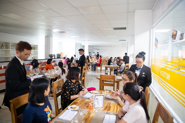 Enjoy internationalization of cuisine by HUTECH-UCP students at Pixel restaurant 72