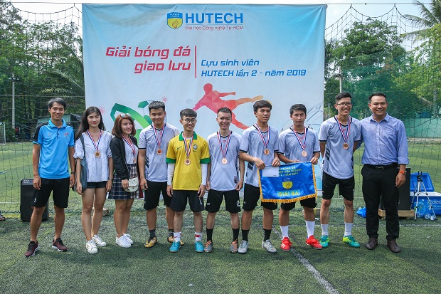 Đội bóng Cựu sinh viên 2010 giành ngôi Vô địch giải bóng đá Cựu sinh viên HUTECH 2019 48