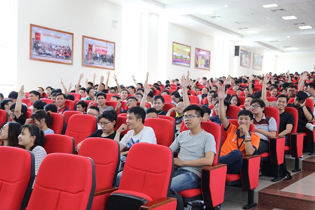 1300 sinh viên HUTECH tham dự hội thảo kỹ năng chinh phục nhà tuyển dụng 81