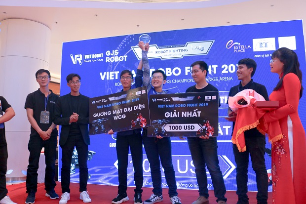 Vô địch Việt Nam ROBO FIGHT, sinh viên HUTECH giành vé dự Chung kết thế giới WCG 45