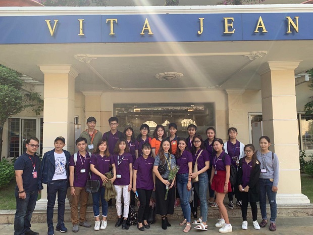 Tour tham quan công ty Việt Thắng Jean của SV lớp 17DCM ngày 07/03/2019 10