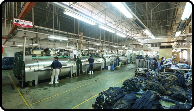Tìm hiểu Quy trình sản xuất đồ jean cùng sinh viên Công nghệ dệt, may HUTECH 18