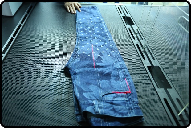 Tìm hiểu Quy trình sản xuất đồ jean cùng sinh viên Công nghệ dệt, may HUTECH 42
