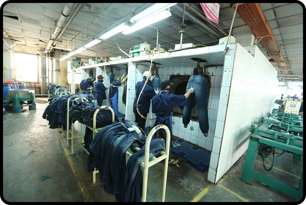 Tìm hiểu Quy trình sản xuất đồ jean cùng sinh viên Công nghệ dệt, may HUTECH 39