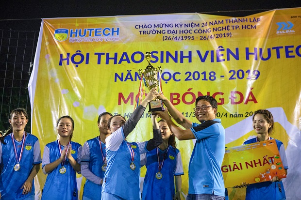 Hội thao Sinh viên 2019: Khoa Quản trị kinh doanh giành “cú đúp” vô địch môn Bóng đá 8