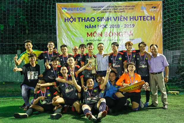 Hội thao Sinh viên 2019: Khoa Quản trị kinh doanh giành “cú đúp” vô địch môn Bóng đá 100