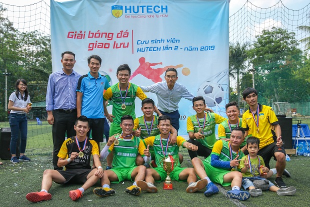 Đội bóng Cựu sinh viên 2010 giành ngôi Vô địch giải bóng đá Cựu sinh viên HUTECH 2019 109