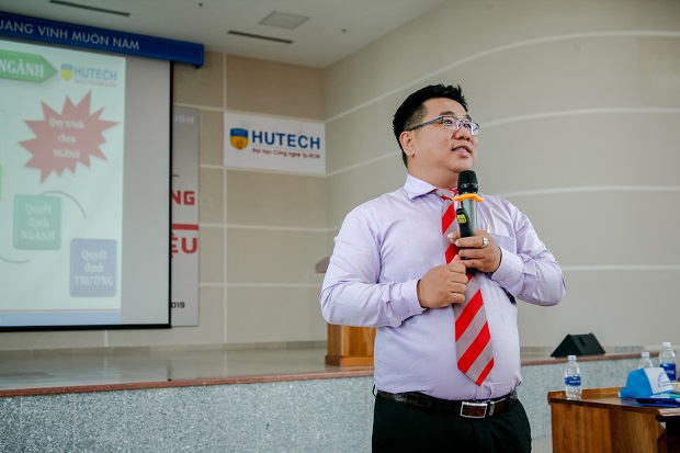 HUTECH welcome pupils from Tran Phu and Xuan Truong schools to visit 88