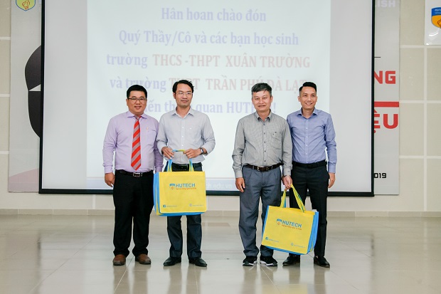 HUTECH welcome pupils from Tran Phu and Xuan Truong schools to visit 80