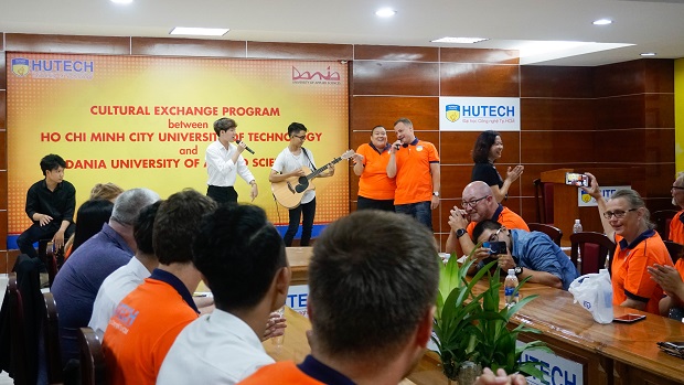 tuyen-sinh-hutech-2019