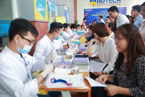 HUTECH tổ chức khám sức khỏe cho cán bộ - giảng viên - nhân viên trước thềm năm học mới 18