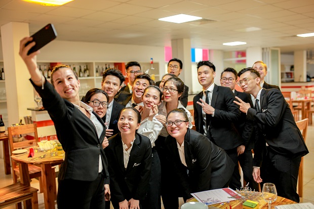 Sinh viên Đại học Cergy-Pontoise (Pháp) ấn tượng với “trải nghiệm HUTECH” từ International Mission 209