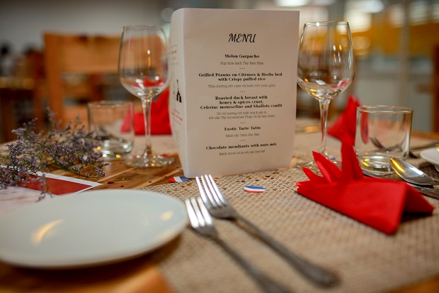 Sinh viên Đại học Cergy-Pontoise (Pháp) ấn tượng với “trải nghiệm HUTECH” từ International Mission 206