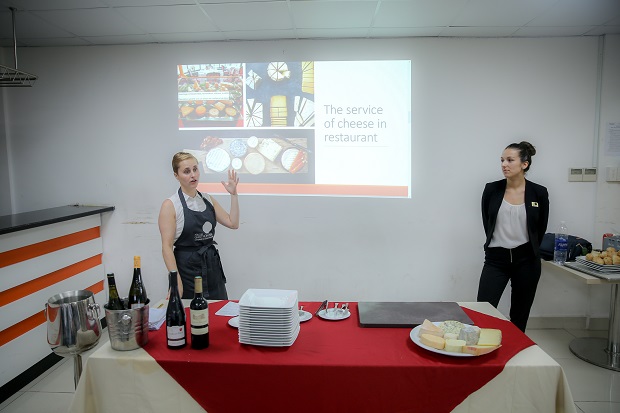 Sinh viên Đại học Cergy-Pontoise (Pháp) ấn tượng với “trải nghiệm HUTECH” từ International Mission 121