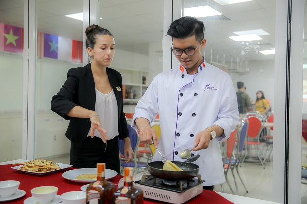 Sinh viên Đại học Cergy-Pontoise (Pháp) ấn tượng với “trải nghiệm HUTECH” từ International Mission 127