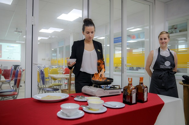 Sinh viên Đại học Cergy-Pontoise (Pháp) ấn tượng với “trải nghiệm HUTECH” từ International Mission 130