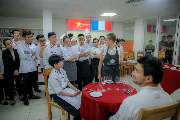 Sinh viên Đại học Cergy-Pontoise (Pháp) ấn tượng với “trải nghiệm HUTECH” từ International Mission 133