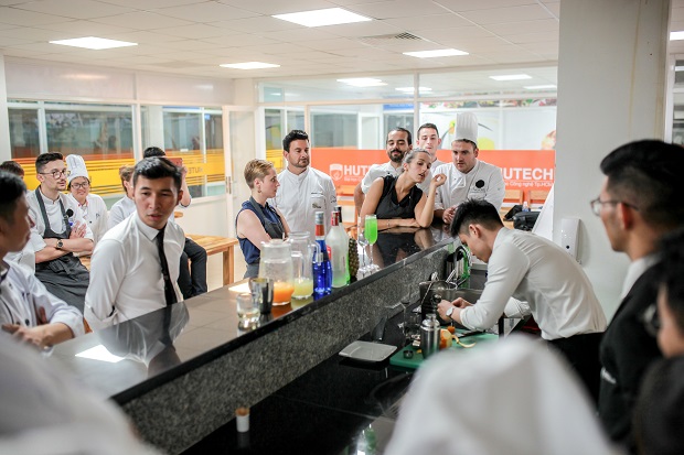 Sinh viên Đại học Cergy-Pontoise (Pháp) ấn tượng với “trải nghiệm HUTECH” từ International Mission 139