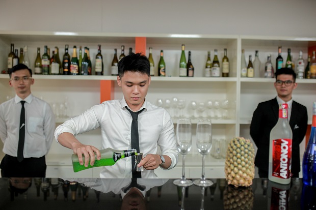 Sinh viên Đại học Cergy-Pontoise (Pháp) ấn tượng với “trải nghiệm HUTECH” từ International Mission 142