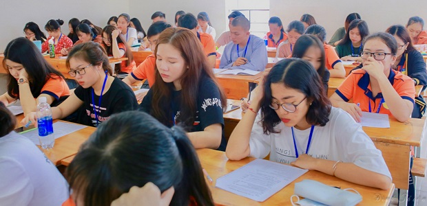 Tân sinh viên Khoa Tiếng Anh tìm kiếm bí kíp học tiếng Anh hiệu quả ở Đại học 28
