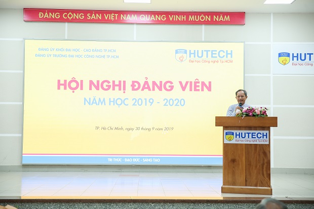 HUTECH tổ chức Lễ trao huy hiệu 40 năm tuổi Đảng và Hội nghị Đảng viên năm học 2019 - 2020 93
