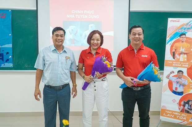 HUTECH students explore strategies to win over recruiters from CocaCola Vietnam 44
