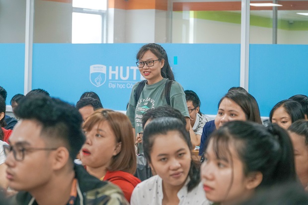 HUTECH students explore strategies to win over recruiters from CocaCola Vietnam 68