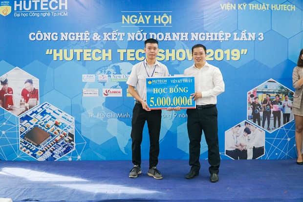 The exciting HUTECH TECHSHOW 2019 with more than 200 graduation projects of HUTECH Institute of Engineering students 149