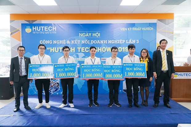 The exciting HUTECH TECHSHOW 2019 with more than 200 graduation projects of HUTECH Institute of Engineering students 155