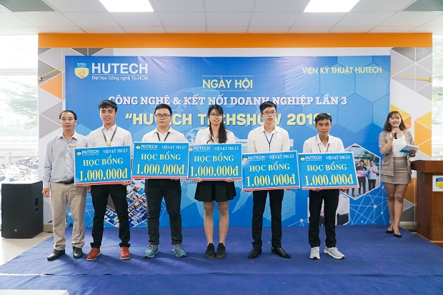 The exciting HUTECH TECHSHOW 2019 with more than 200 graduation projects of HUTECH Institute of Engineering students 158