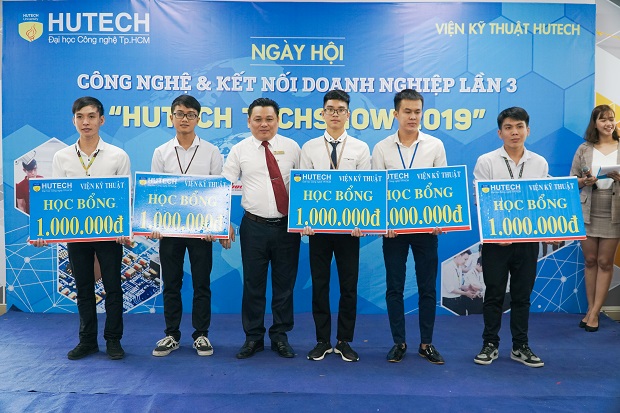 The exciting HUTECH TECHSHOW 2019 with more than 200 graduation projects of HUTECH Institute of Engineering students 161