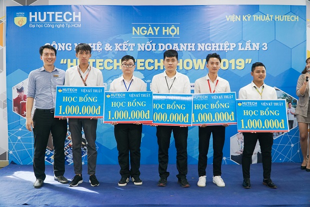 The exciting HUTECH TECHSHOW 2019 with more than 200 graduation projects of HUTECH Institute of Engineering students 164