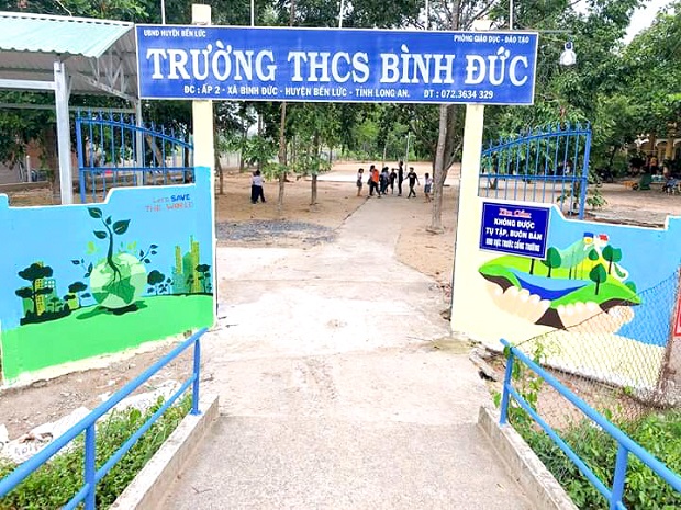 Volunteer project “For Children” puts on a new look for Binh Duc Middle School 27