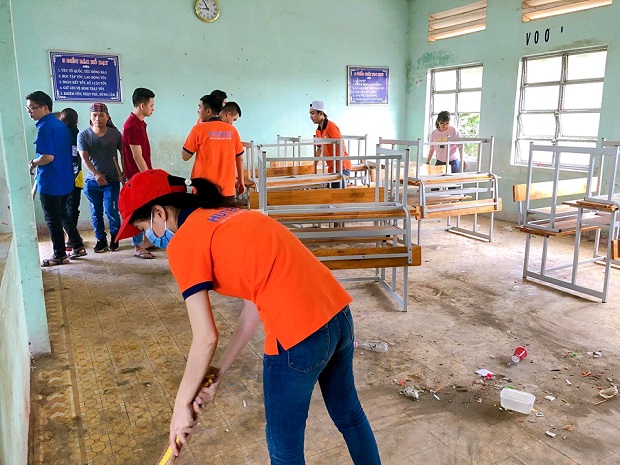 Volunteer project “For Children” puts on a new look for Binh Duc Middle School 46
