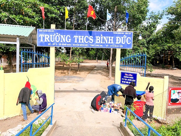 Volunteer project “For Children” puts on a new look for Binh Duc Middle School 66