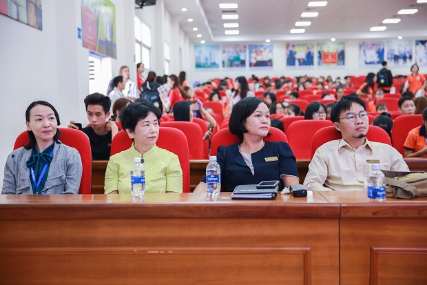 Viện Công nghệ Việt - Nhật tưng bừng chào đón Tân sinh viên khóa 2019 16