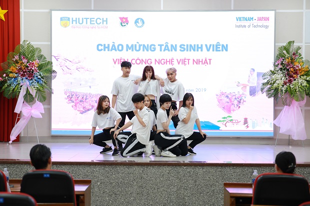 Viện Công nghệ Việt - Nhật tưng bừng chào đón Tân sinh viên khóa 2019 95