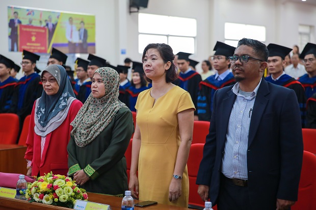 Trang trọng lễ tốt nghiệp chương trình BBA, MBA Đại học Mở Malaysia (OUM) 22