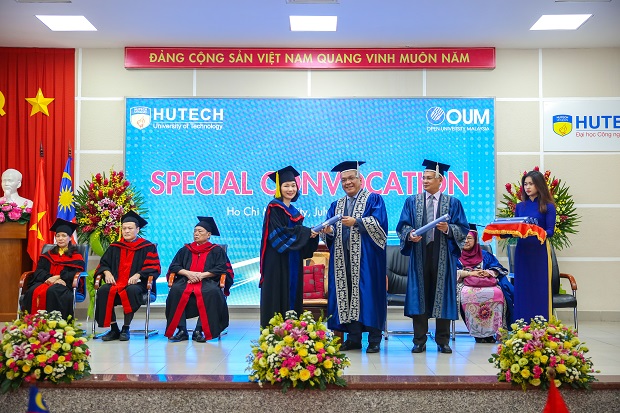 Trang trọng lễ tốt nghiệp chương trình BBA, MBA Đại học Mở Malaysia (OUM) 65