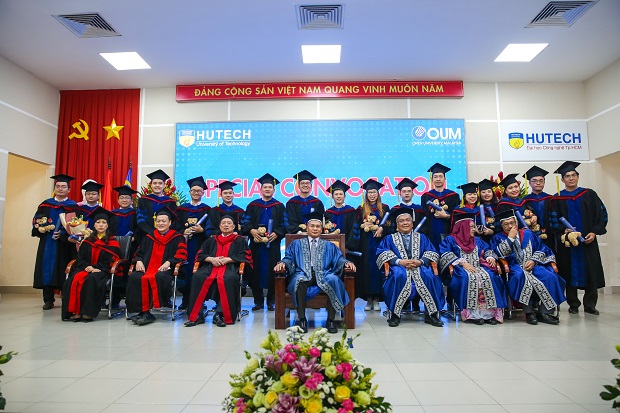 Trang trọng lễ tốt nghiệp chương trình BBA, MBA Đại học Mở Malaysia (OUM) 97