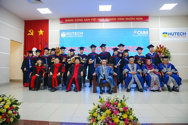 Trang trọng lễ tốt nghiệp chương trình BBA, MBA Đại học Mở Malaysia (OUM) 100