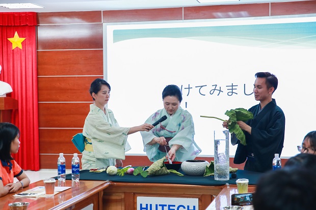 Sinh viên khoa Nhật Bản học khám phá nghệ thuật cắm hoa Ikebana với nghệ nhân Nhật Bản 26