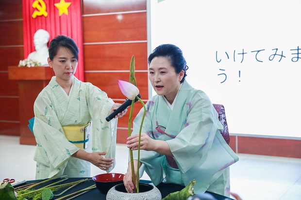 Sinh viên khoa Nhật Bản học khám phá nghệ thuật cắm hoa Ikebana với nghệ nhân Nhật Bản 29