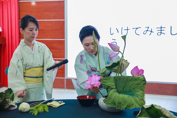 Sinh viên khoa Nhật Bản học khám phá nghệ thuật cắm hoa Ikebana với nghệ nhân Nhật Bản 32