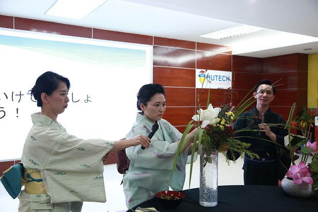 Sinh viên khoa Nhật Bản học khám phá nghệ thuật cắm hoa Ikebana với nghệ nhân Nhật Bản 35