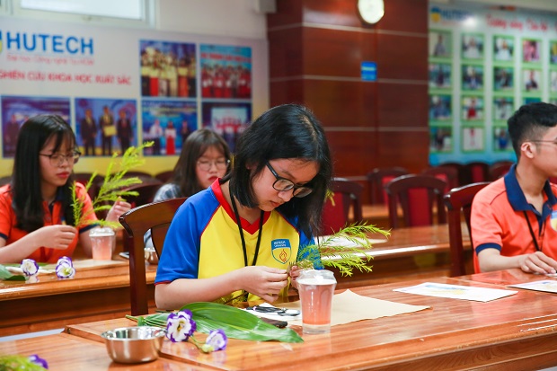 Sinh viên khoa Nhật Bản học khám phá nghệ thuật cắm hoa Ikebana với nghệ nhân Nhật Bản 65